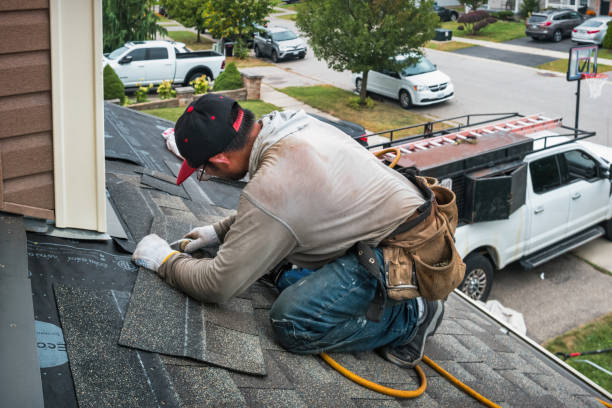 Professional Gutter Repair And Installation technician working in Ridgecrest, FL